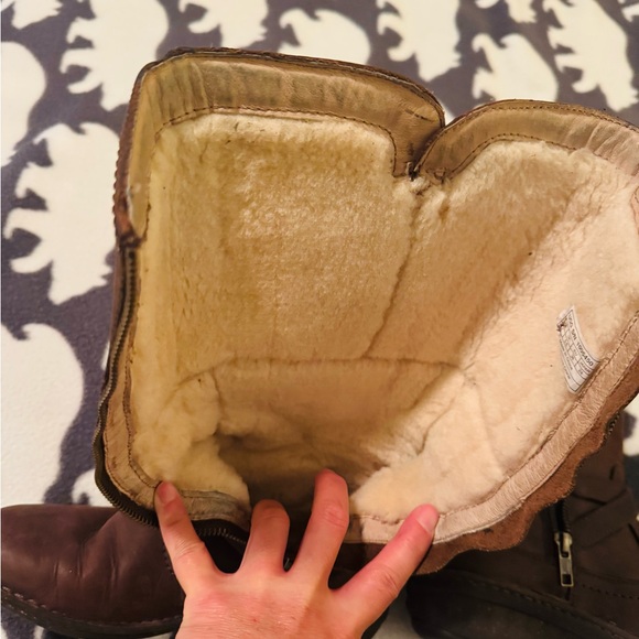 Uggs Boots size 7 - Picture 9 of 14